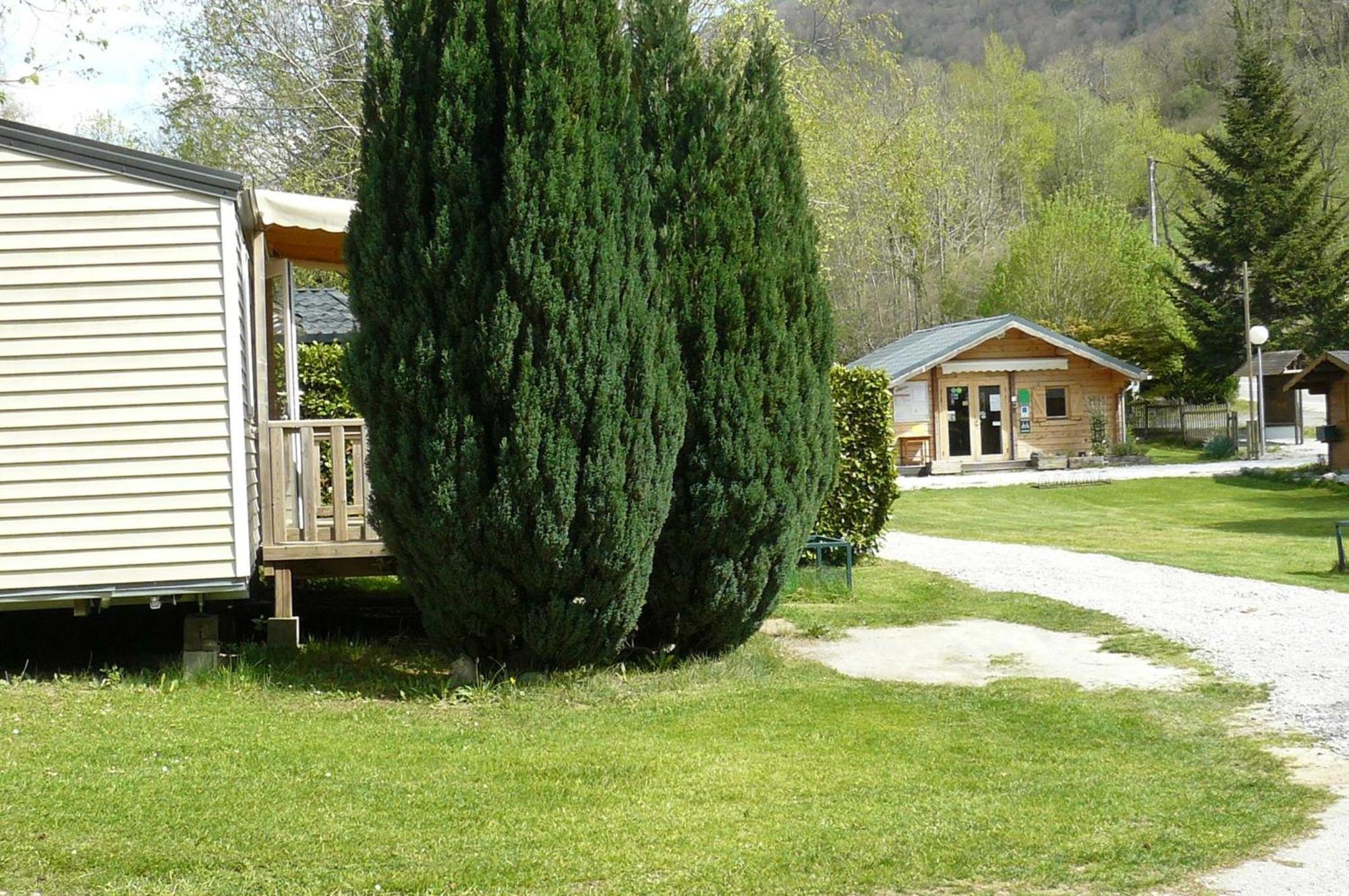 Camping Le Rey Louvie Juzon 외부 사진